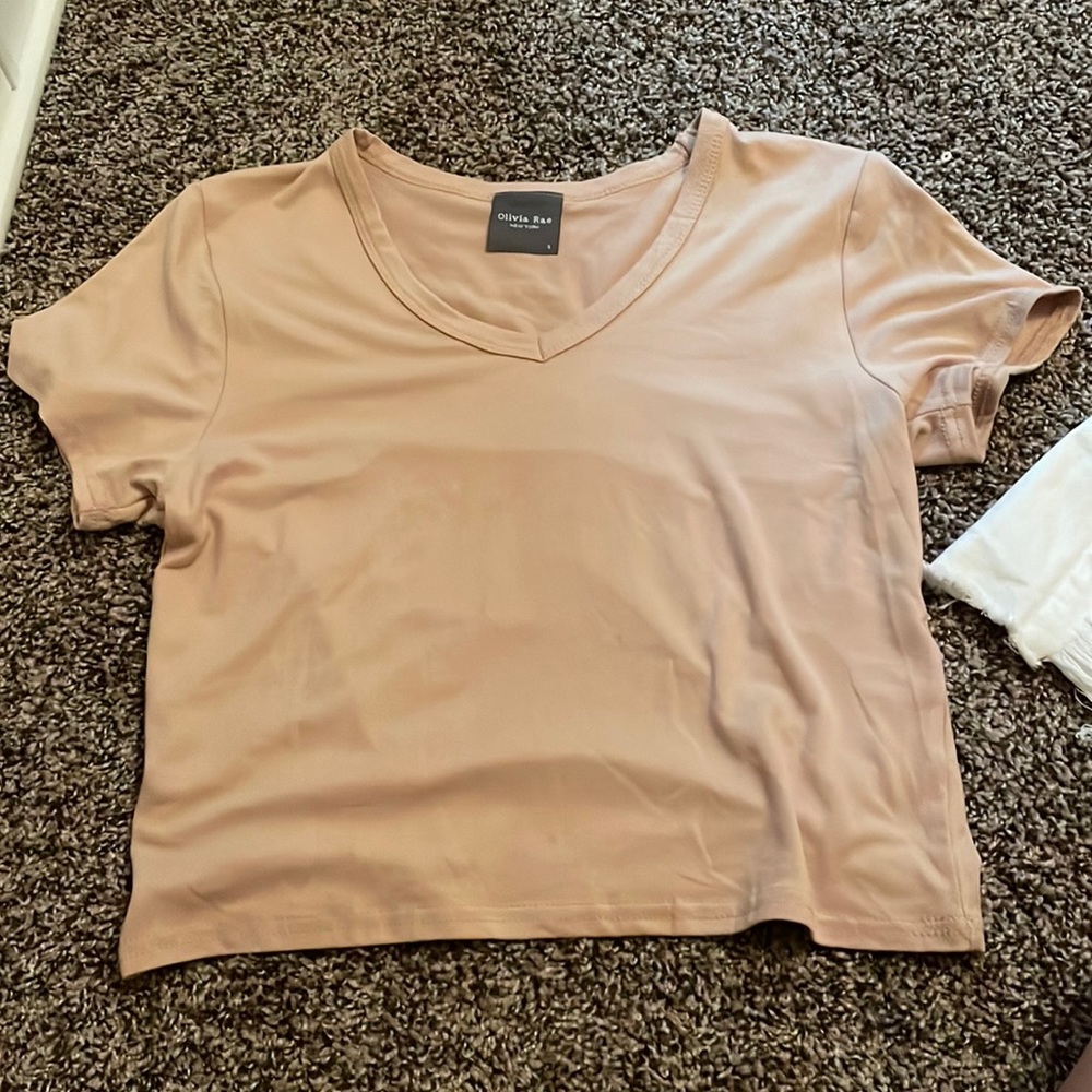 cute basic tee! tan top